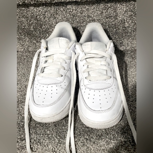 Nike Air Force LE-  younger kids. - Picture 4 of 7